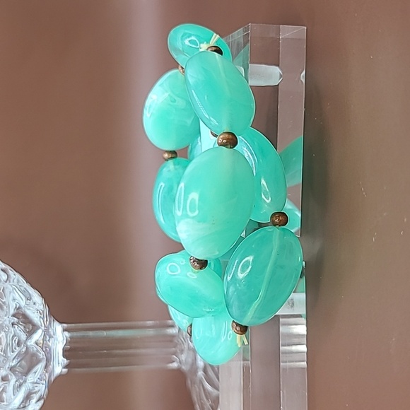 Two green faux stone stretch bracelets - Picture 3 of 5